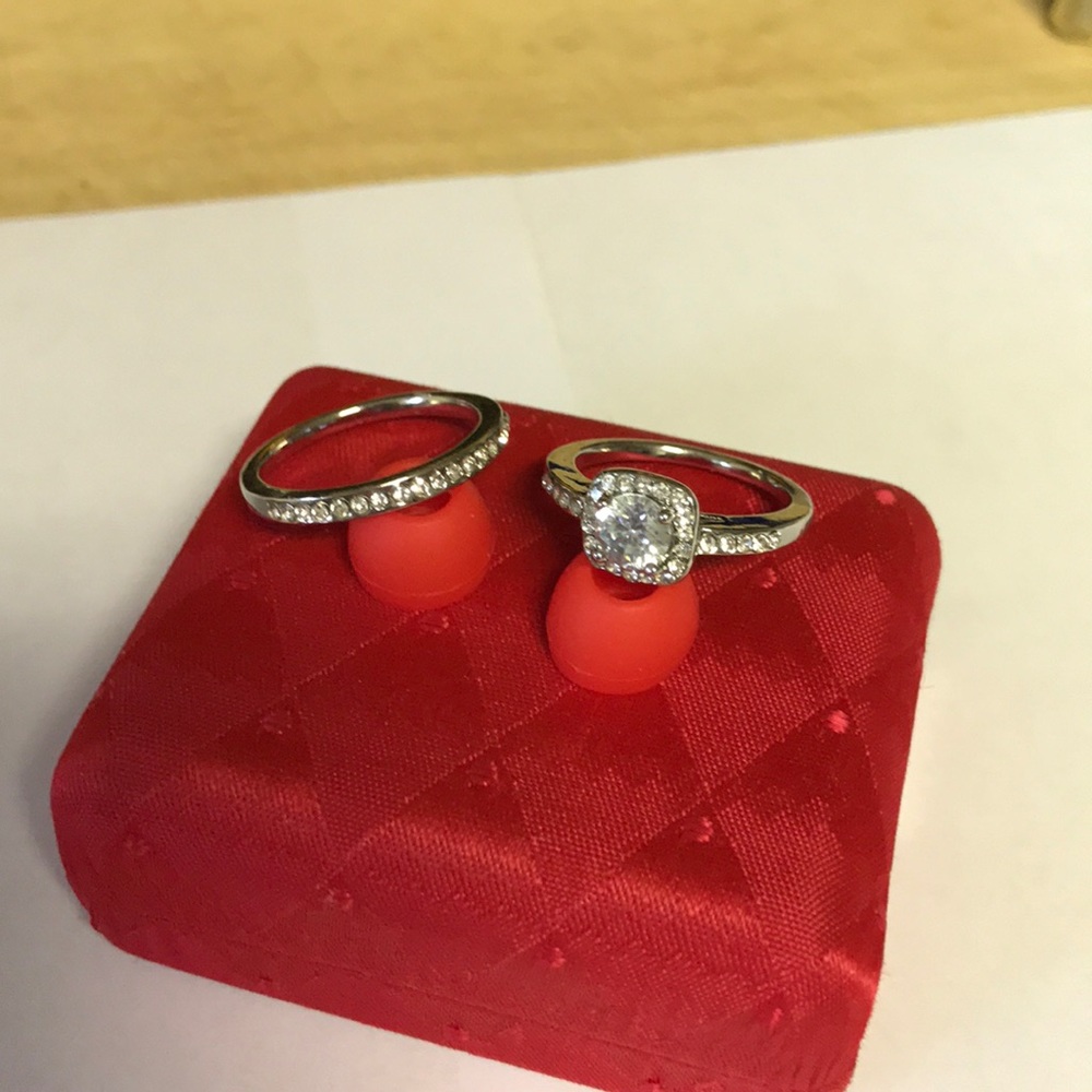 Size 8 two piece ring set